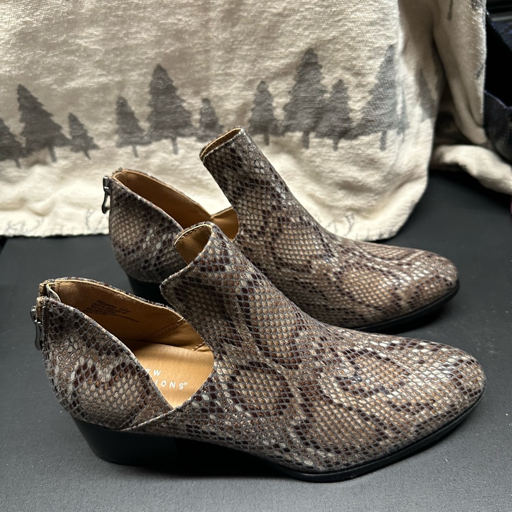 New Directions Brown Snake Print Ankle Booties - women’s 9.5